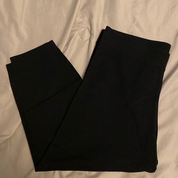 Solid Black Capri Leggings - Picture 1 of 2